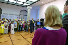 Naumburger Sternsinger zu Besuch beim Hessischen Ministerpräsidenten Volker Bouffier (Foto: Karl-Franz Thiede)